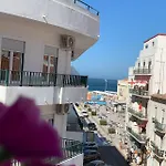 Weaa נאזרה