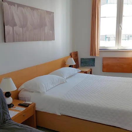 Weaa Hotel 2*